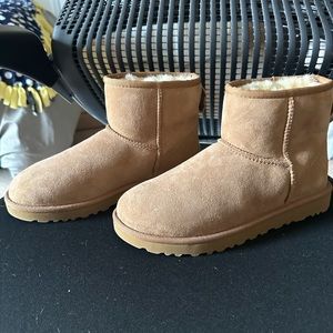 Uggs short boots Size 9